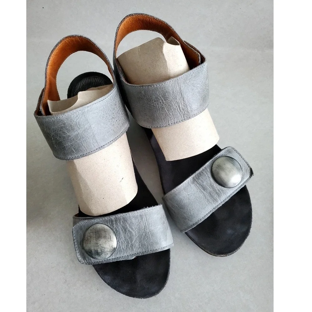 Taos Carousel Wedge Sandals Graphite Leather Medallion Comfort CAR-3209 9-9.5